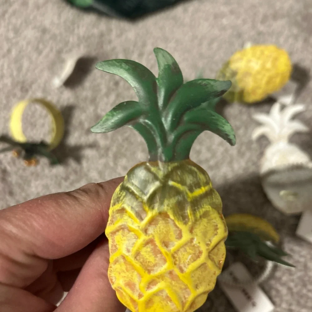 Pineapple Napkin Rings (4) Palm Tree Napkin Rings (2) NWT Kohls Metal